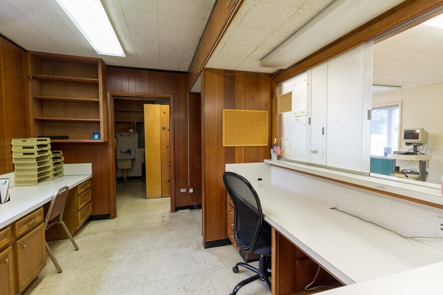 More Photos Of 810 W King St, Kings Mountain Office For Sale