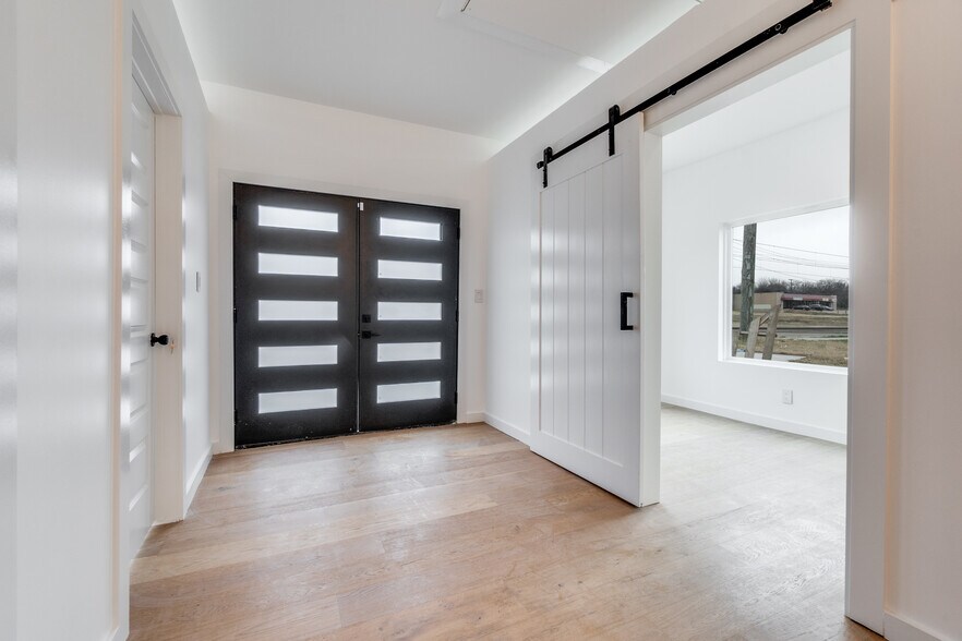 More Photos Of 3617 S Lancaster Rd, Dallas Flex For Lease