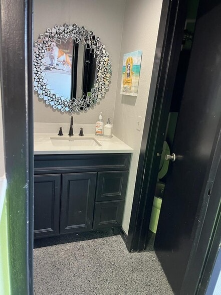 More Photos Of 1900 N Washington Blvd, Sarasota Flex For Sale