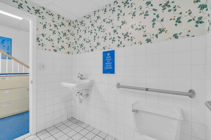 More Photos Of 613 Warren Ave, Spring Lake Office For Sale