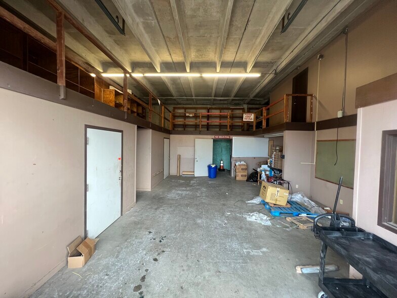 More Photos Of 205 Profit Dr, Victoria Showroom For Sale