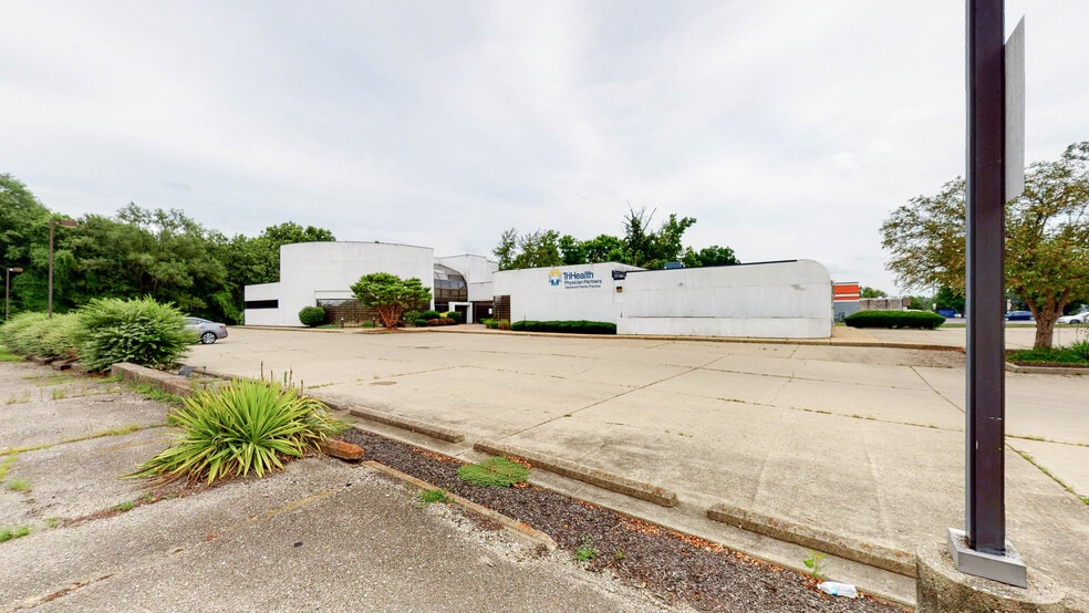 More Photos Of 10190-10198 Springfield Pike, Cincinnati Medical For Sale