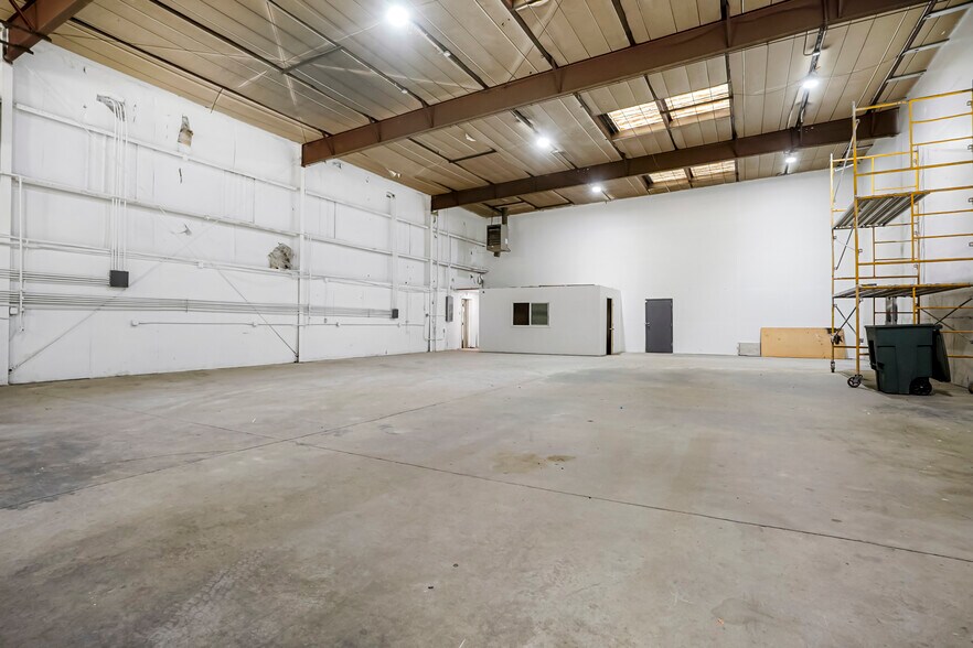 More Photos Of 5745 Monaco St, Commerce City Warehouse For Lease