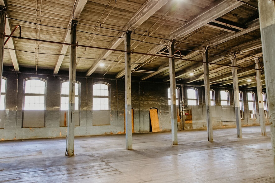 More Photos Of 340 Seaboard St, Vass Warehouse For Sale