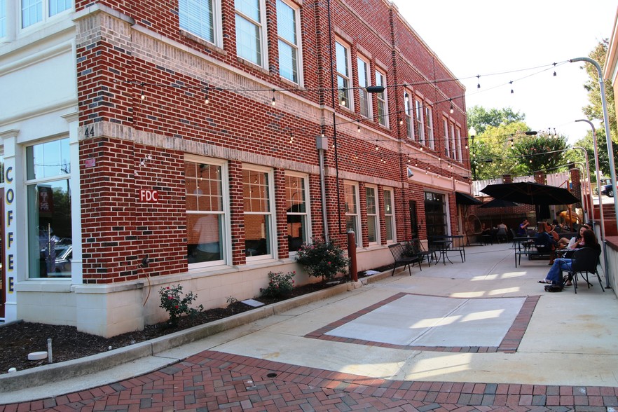 More Photos Of 92 Milton Ave, Alpharetta General Retail For Sale