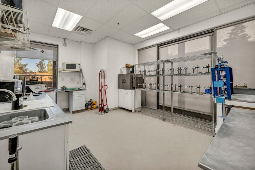 More Photos Of 5995 Edmond St, Las Vegas Office For Sale