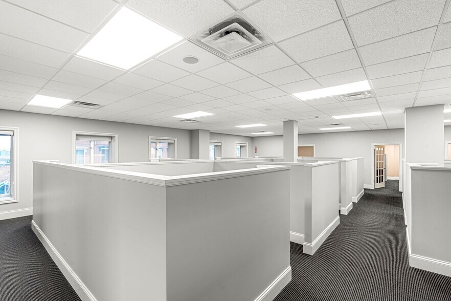 More Photos Of 222 Pearl St, New Albany Office Residential For Lease