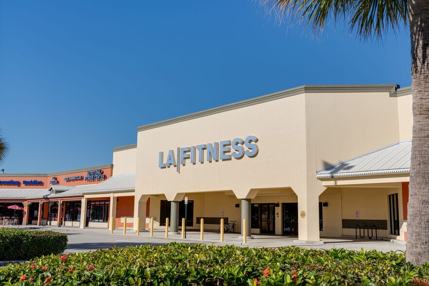 More Photos Of 18411-18489 Pines Blvd, Pembroke Pines General Retail For Lease