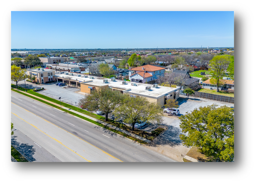More Photos Of 1340 S main St, Grapevine Office For Lease