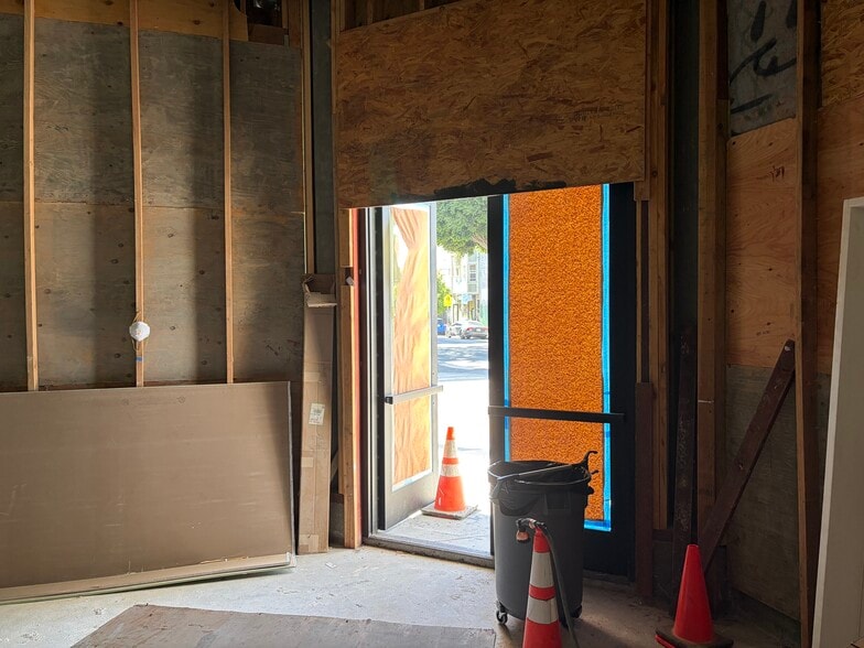 More Photos Of 2799 24th St, San Francisco Storefront For Lease