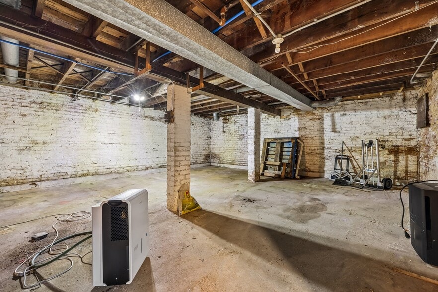 More Photos Of 2710-2712 17th St, Racine Storefront Retail Residential For Sale