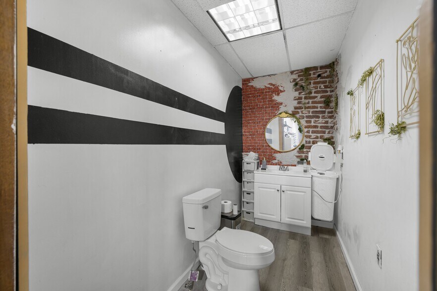 More Photos Of 144 E Broadway, Newport Storefront Retail Office For Sale