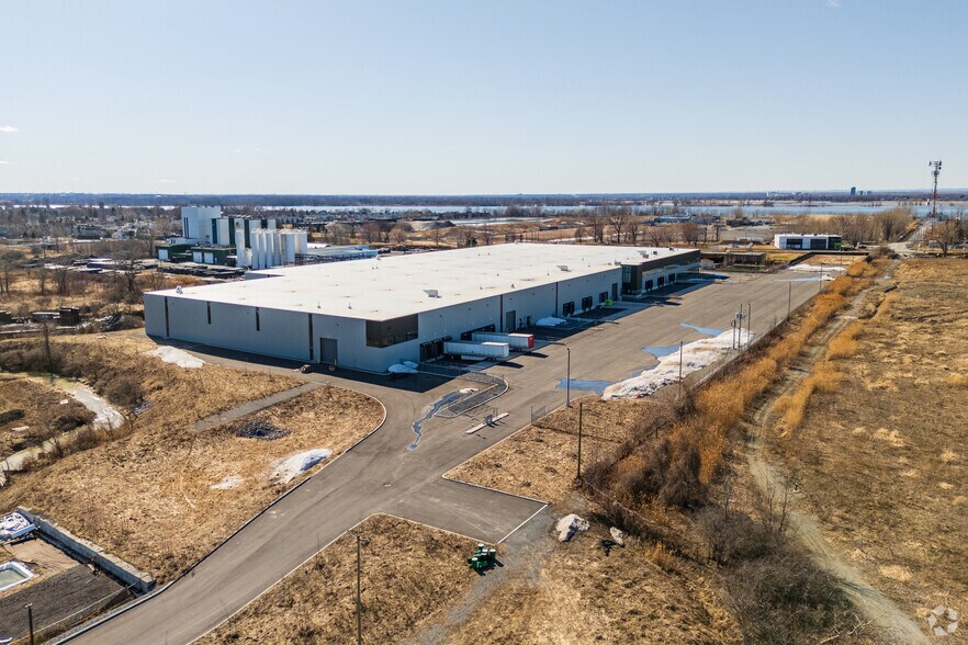 More Photos Of 2900 Ch De La Baronnie, Varennes Warehouse For Lease