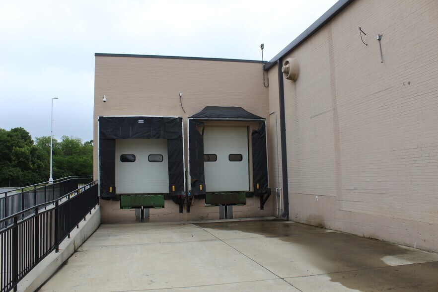 More Photos Of 6711 Ritchie Hwy, Glen Burnie General Retail For Lease