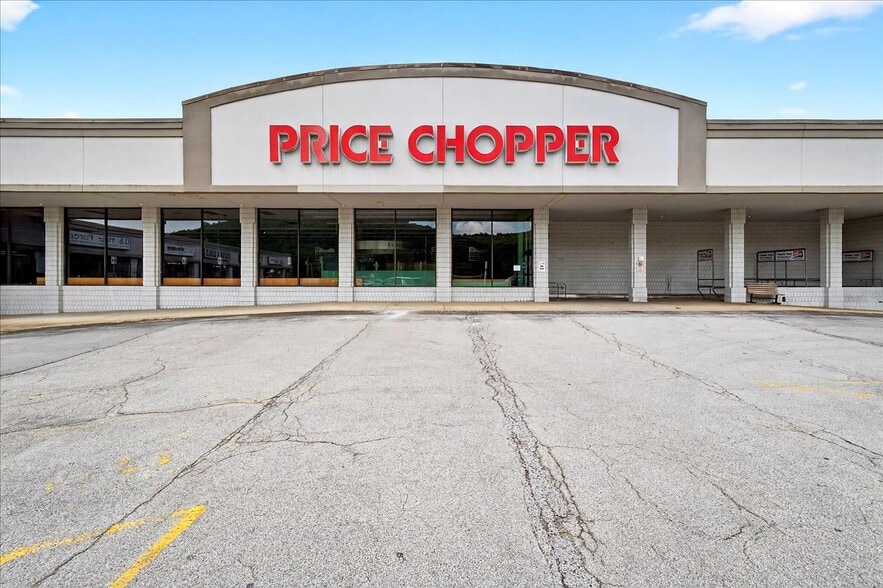 More Photos Of 4634-4639 Gravois Rd, House Spgs, House Springs Supermarket For Lease