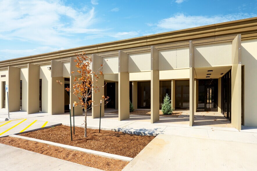 More Photos Of 9000 Parkwest Dr, Houston Light Distribution For Lease