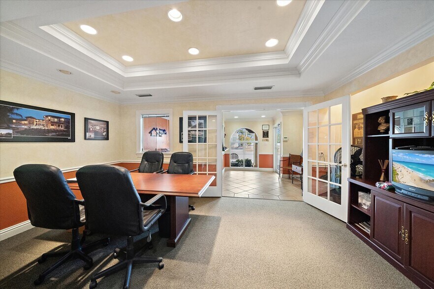 More Photos Of 2072-2074 Constitution Blvd, Sarasota Office For Sale