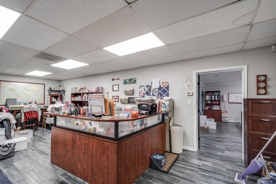 More Photos Of 17717 Highway 59 N, Humble Auto Repair For Sale
