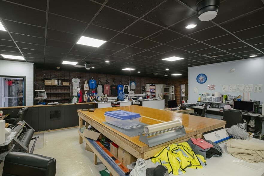 More Photos Of 1037 OH-7, Gallipolis Sports And Entertainment For Sale