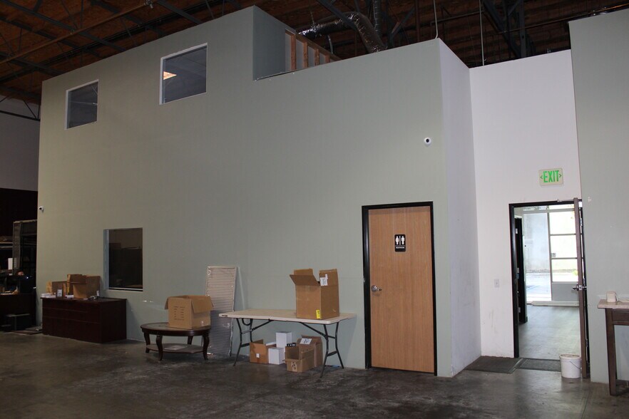 More Photos Of 7133 Telegraph Rd, Montebello Warehouse For Lease