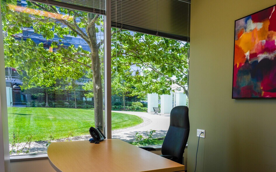 More Photos Of 2275 Upper Middle Rd E, Oakville Coworking Space