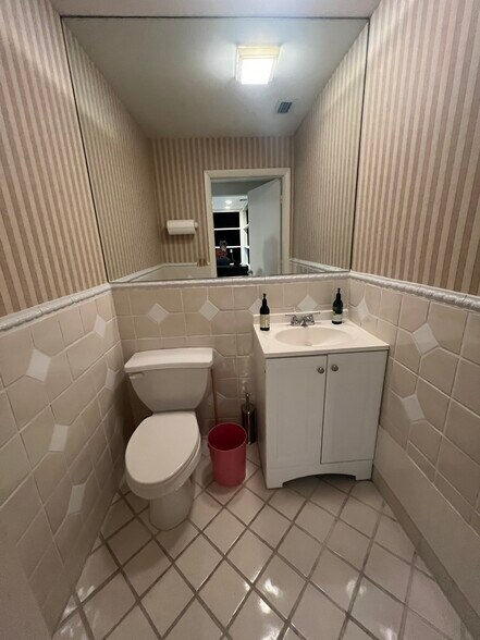 More Photos Of 3651-3663 Arnold Ave, Naples Light Manufacturing For Lease