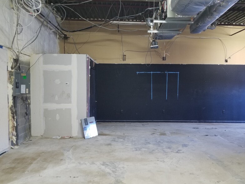 More Photos Of 700 Ritchie Rd, Capitol Heights Light Manufacturing For Lease