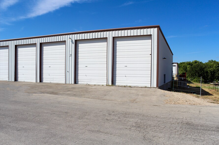 More Photos Of 18975 Marbach Ln, San Antonio Unknown For Lease