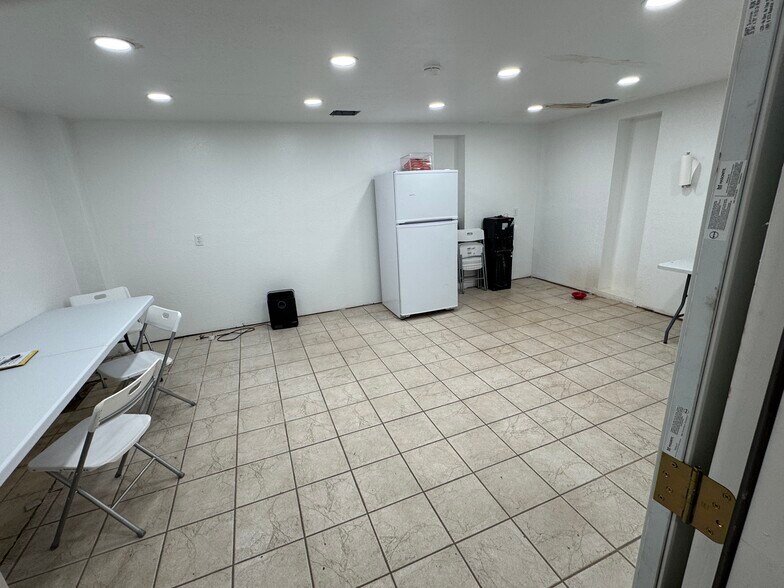 More Photos Of 507 48th St, Woodward Service For Sale