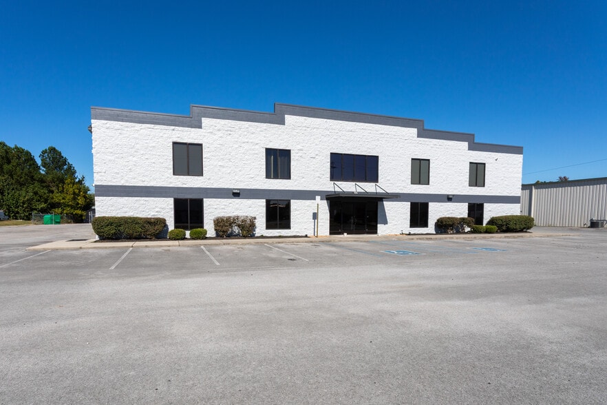 More Photos Of 95 Hunt Dr, Rossville Industrial For Lease