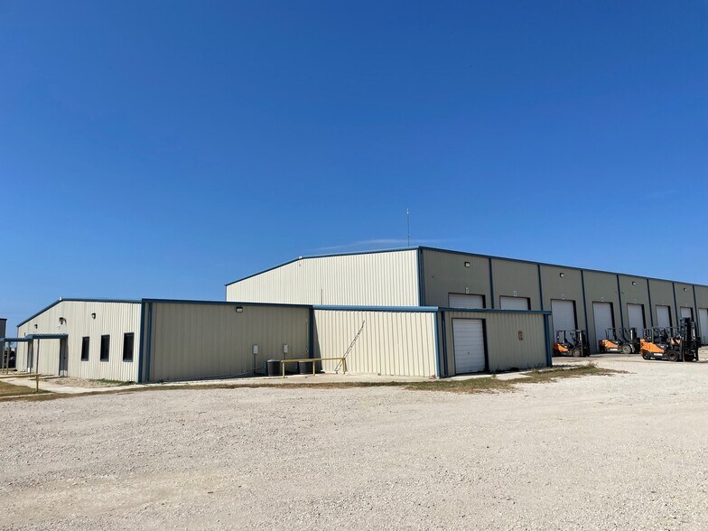 More Photos Of 586 County Road 429, Pleasanton Industrial For Sale