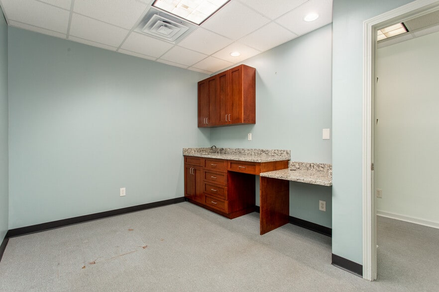 More Photos Of 316 W Pike St, Lawrenceville Medical For Lease