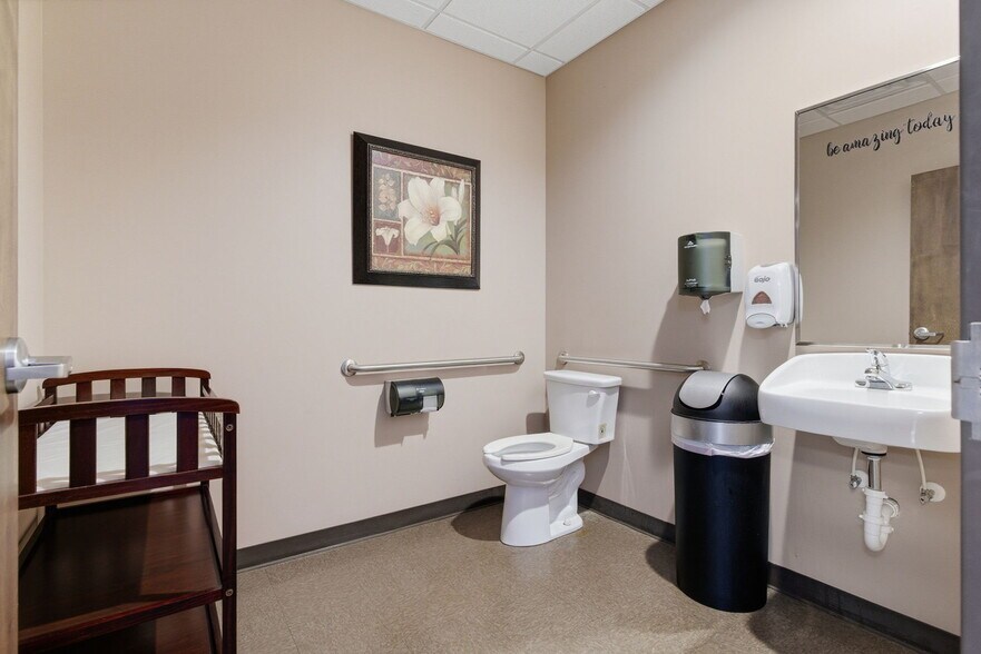 More Photos Of 142 Hampton Ct, Commerce Rehabilitation Center For Sale