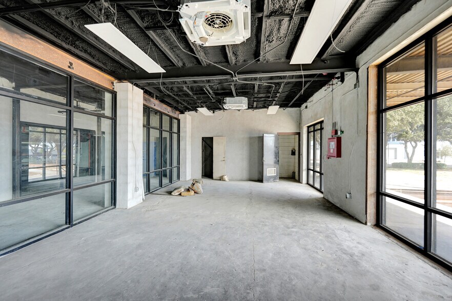 More Photos Of 201 E Illinois Ave, Midland Office For Sale