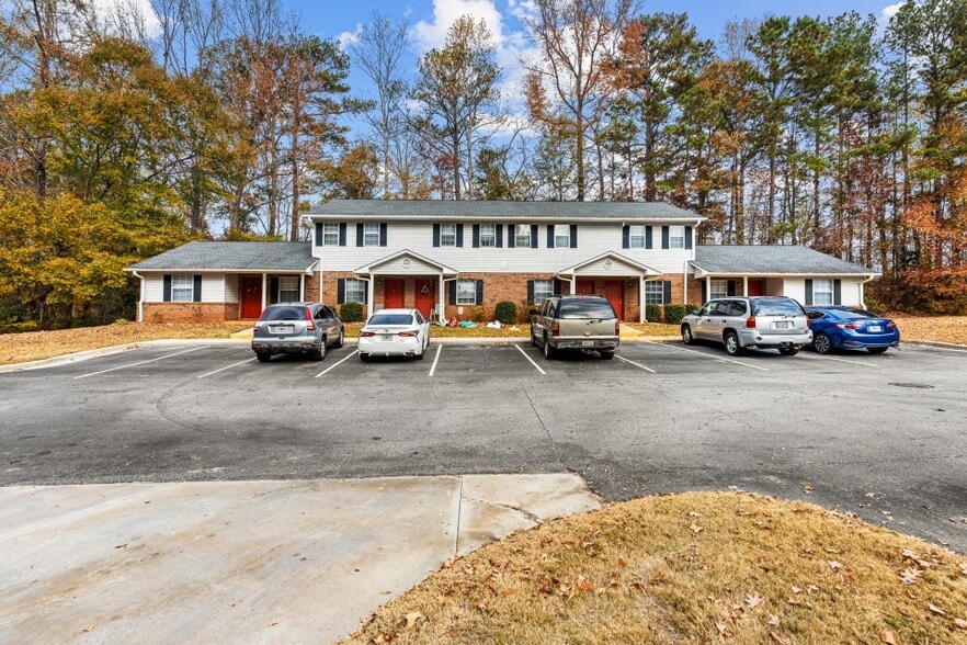 Primary Photo Of 82 Berry Dr, Newnan Apartments For Sale