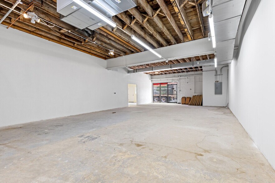 More Photos Of 516 Main St, Longmont Bar For Sale