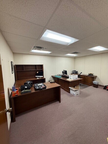 More Photos Of 103 Industrial Dr, Waxahachie Warehouse For Lease