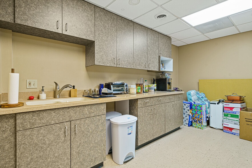 More Photos Of 1641 Crystal Ave, Kansas City Warehouse For Sale