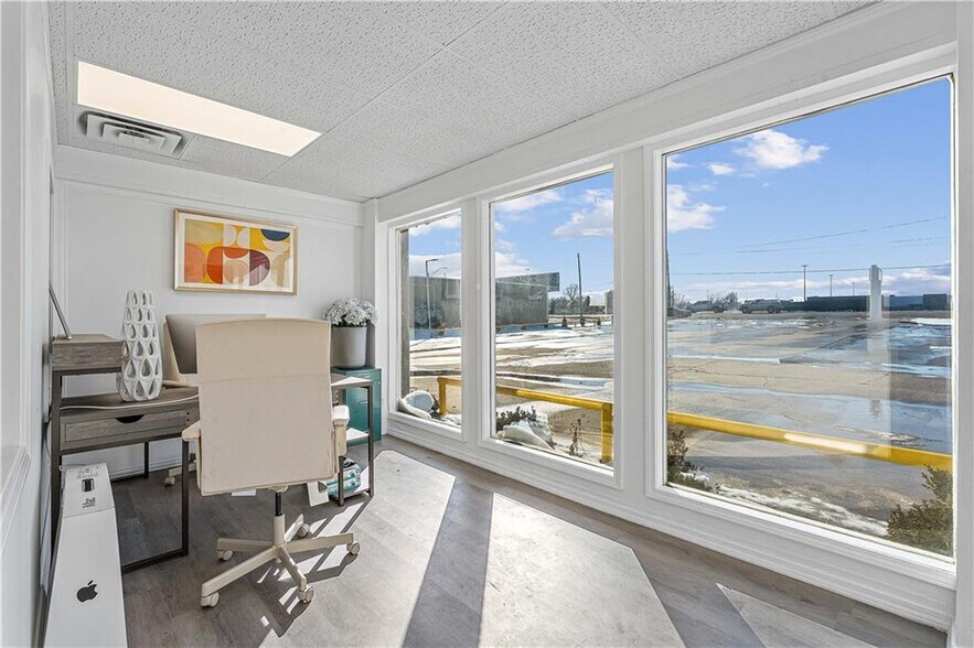 More Photos Of 2105 S Thompson St, Springdale Light Distribution For Sale