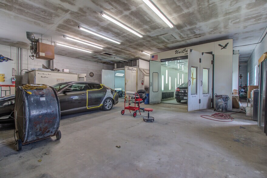 More Photos Of 1814 33rd Ave, Gulfport Auto Repair For Sale