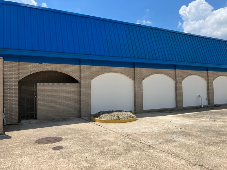 More Photos Of 6001 Woodland Hwy, New Orleans Self Storage For Lease