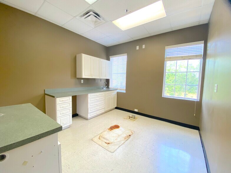 More Photos Of 910 Williston Park Pt, Lake Mary Medical For Sale