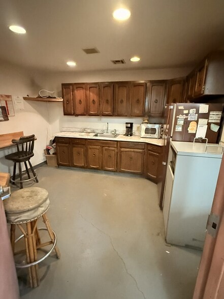 More Photos Of 101 W Nicholson Rd, Audubon Industrial For Sale