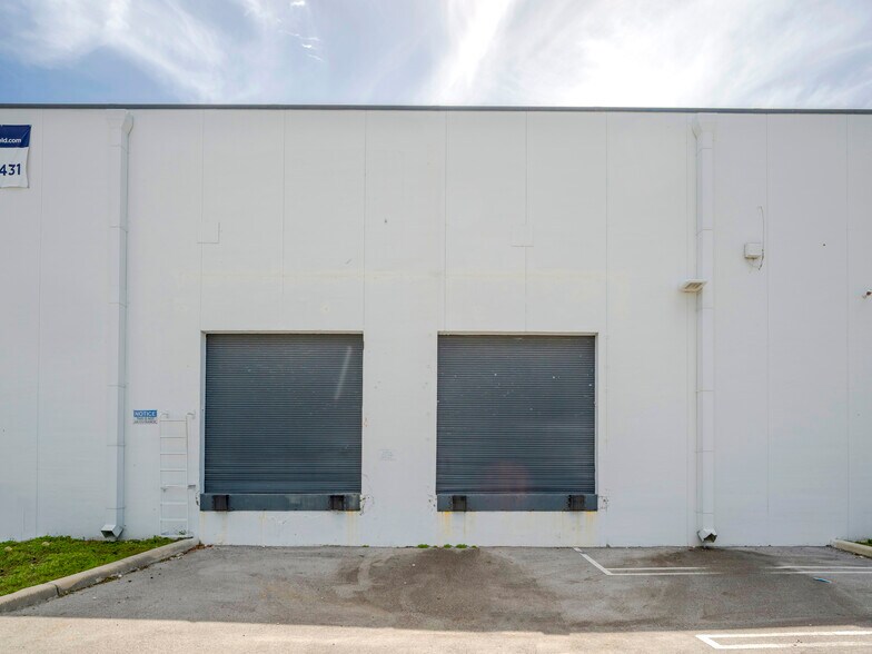 More Photos Of 6501 NW 37th Ave, Miami Warehouse For Lease