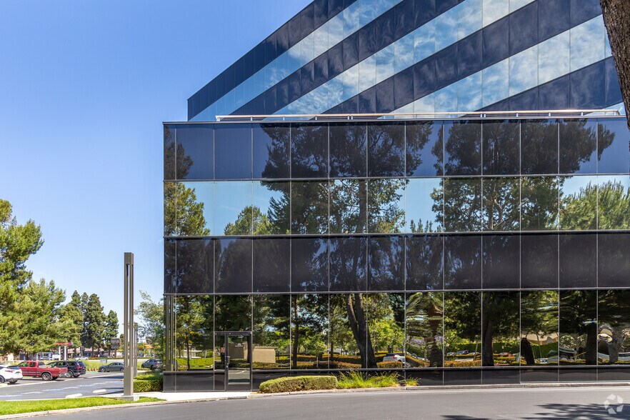 More Photos Of 4590 MacArthur Blvd, Newport Beach Coworking Space