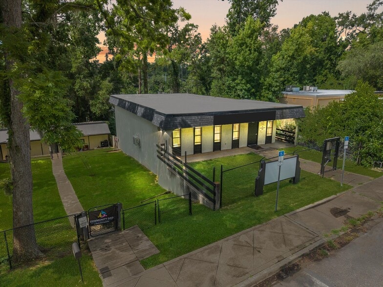 More Photos Of 1355 E Lafayette St, Tallahassee Veterinarian Kennel For Sale