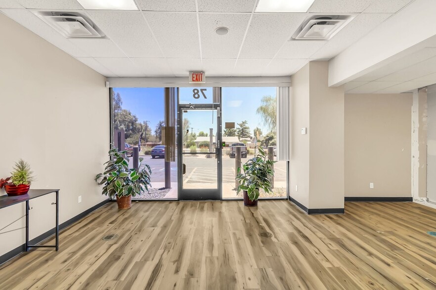 More Photos Of 78 W Ray Rd, Chandler Convenience Store For Lease