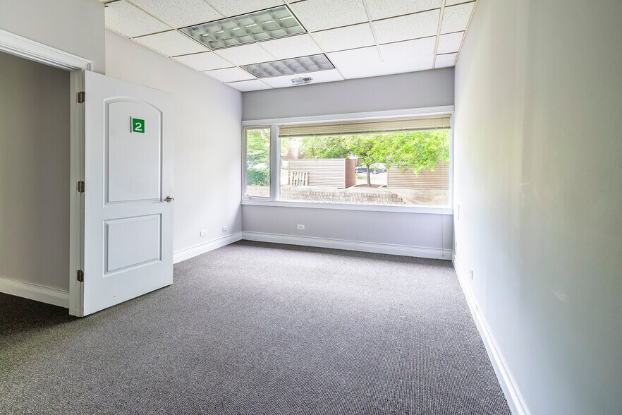 More Photos Of 951 N Plum Grove Rd, Schaumburg Office For Lease