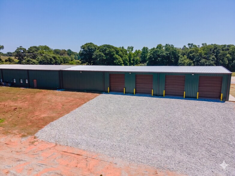 More Photos Of 2749 Providence Church Rd, Lavonia Warehouse For Lease