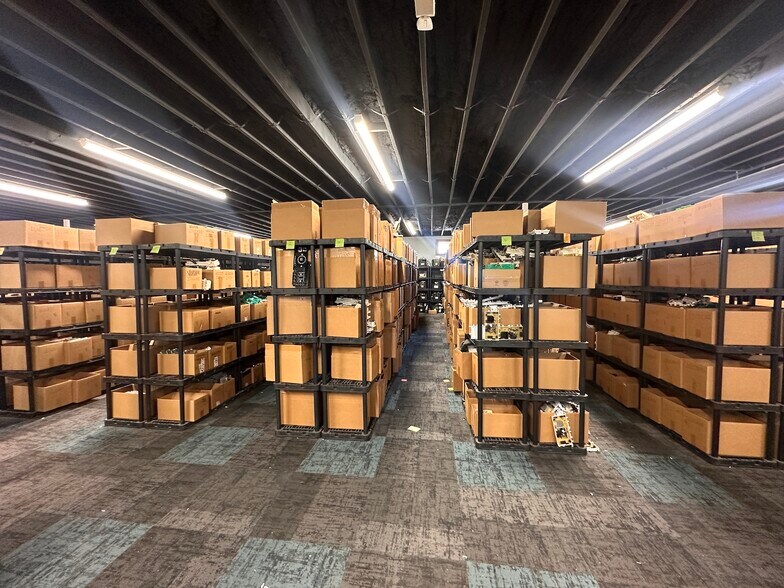 More Photos Of 1623-1635 Chicago Dr SW, Grand Rapids Freestanding For Lease